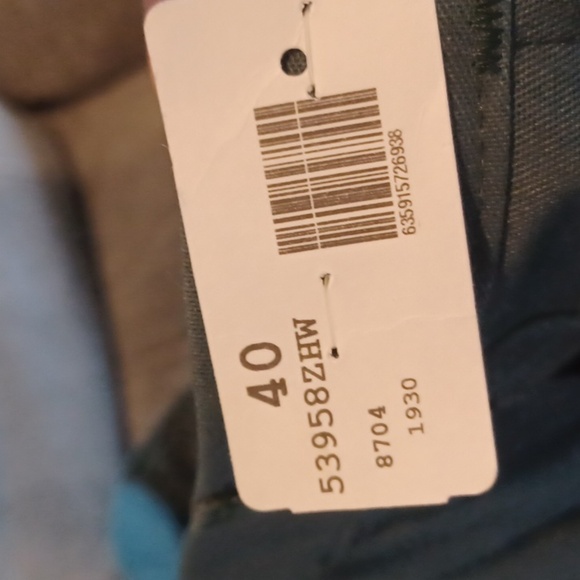 Angelica Pleated front uniform work shorts - Picture 6 of 6